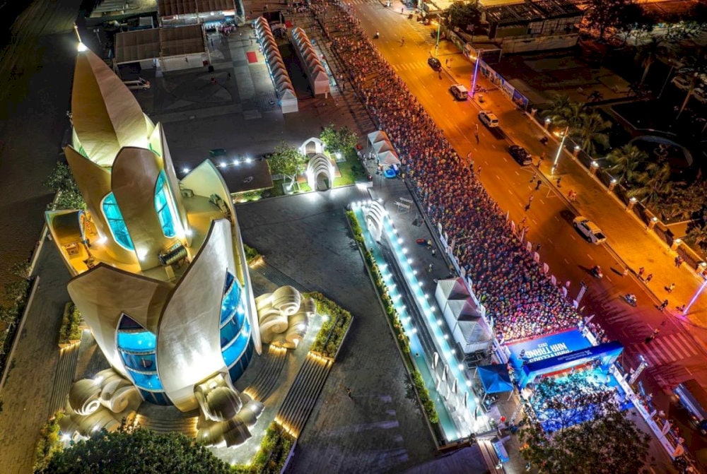 Agarwood Tower lights up the Nha Trang skyline with its glowing petals 